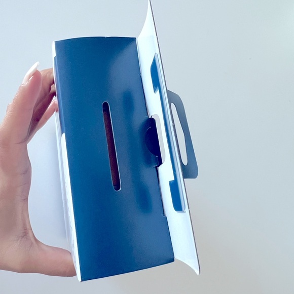 Insignia charging pad sealed - Picture 2 of 4